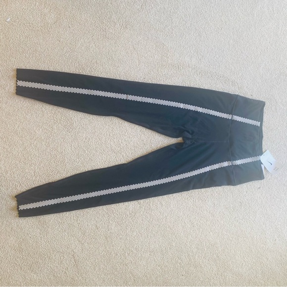 Nike Yoga dri fit leggings size M black yoga 7/8 with neutral detail - Picture 2 of 7